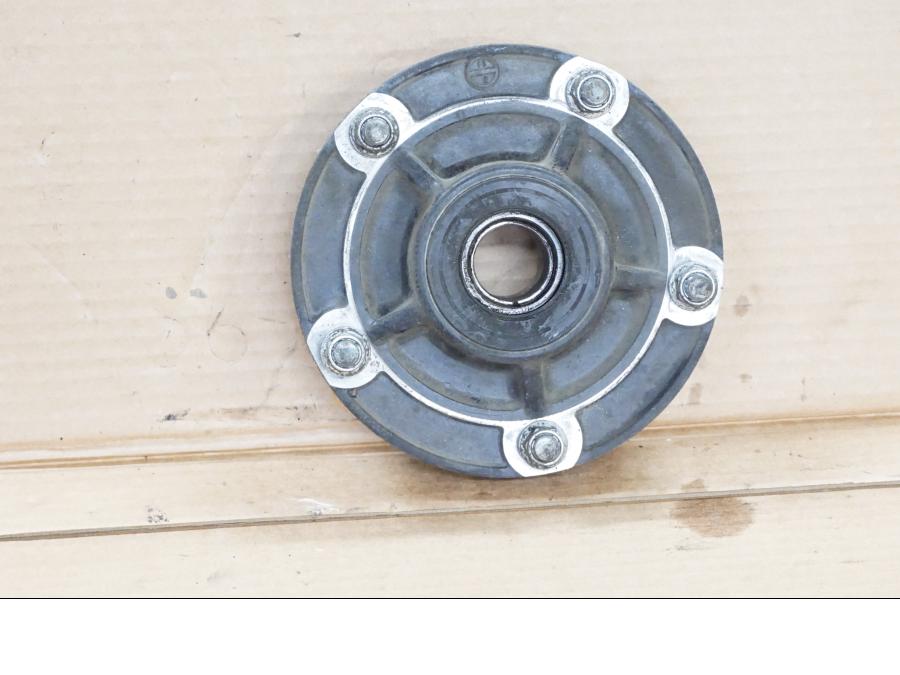 Framsidan på Drevfäste från en Suzuki GSX-R 750 -2009 motorcykel.