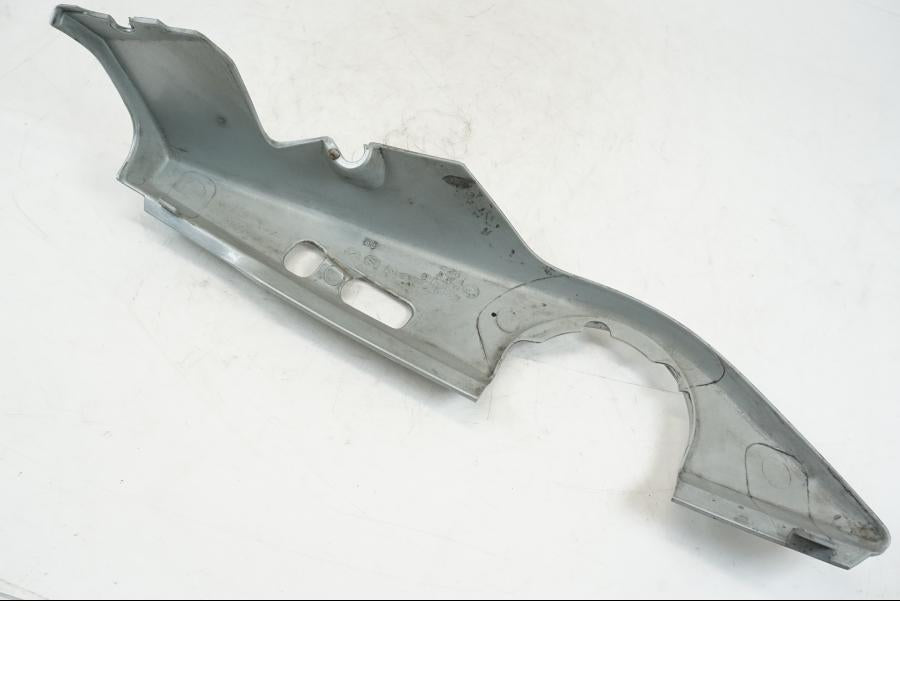 Snett nerifrån på Bakvinge från en BMW F 650 CS -2003 motorcykel.