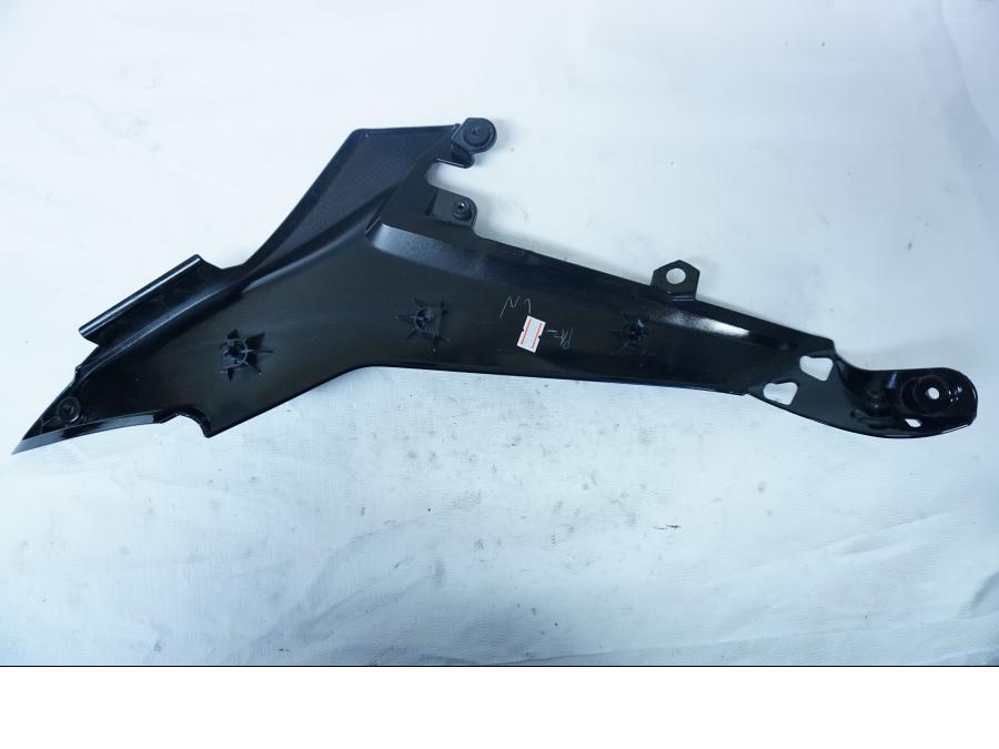 Baksidan på Sidopanel från en Kawasaki Ninja 650 -2018 motorcykel.