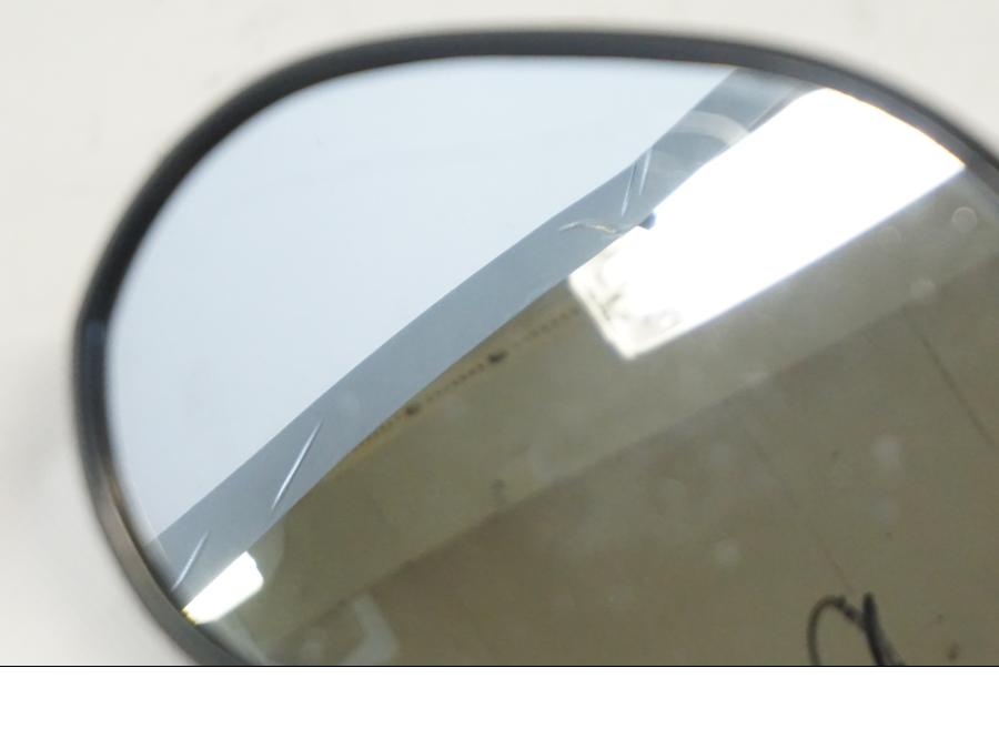 Vänster sida på Backspegel från en Triumph Daytona 675 -2010 motorcykel.