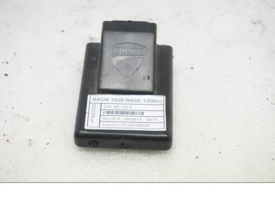 Framsidan på Styrbox från en Ducati Monster 1200 -2015 motorcykel.