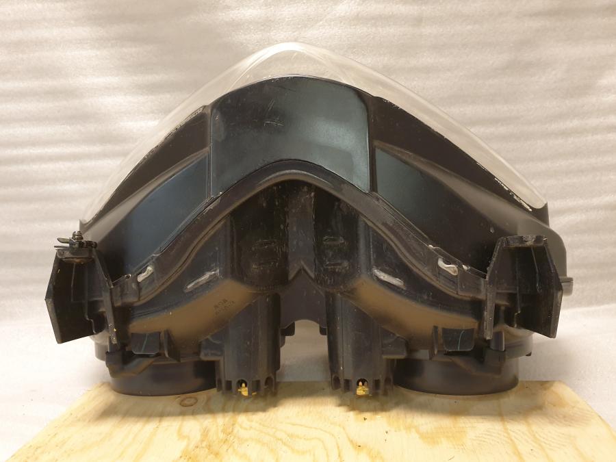 Extrabild1 på Strålkastare från en Honda CBR 125 R -2004 motorcykel.