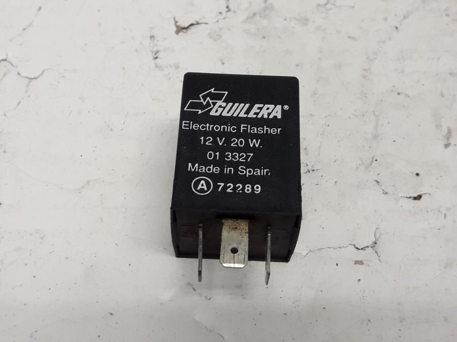 Framsidan på Blinkersrelä från en Ducati 750 SS -2000 motorcykel.