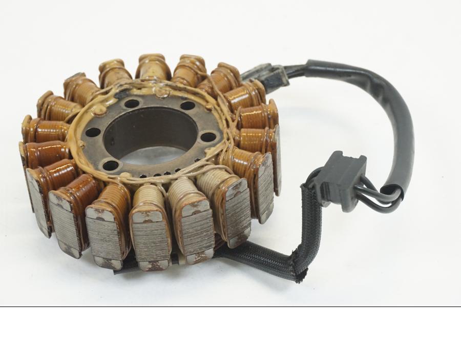 Höger sida på Generator från en Husqvarna TR 650 Strada -2012 motorcykel.