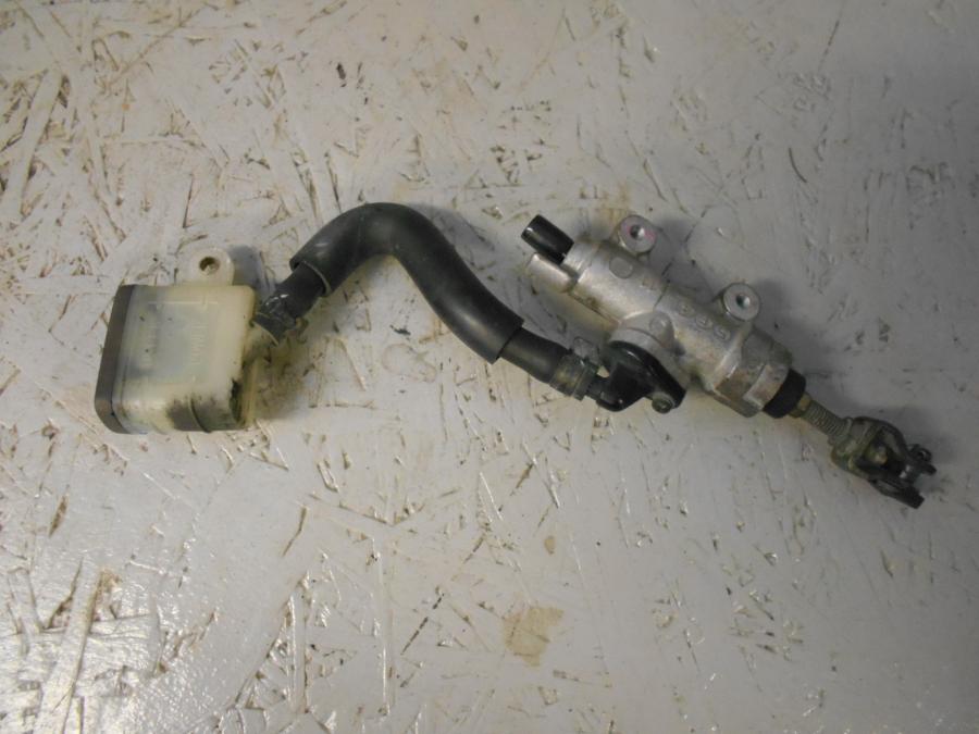 Framsidan på Bromshuvudcylinder från en Honda CBR 125 R -2006 motorcykel.
