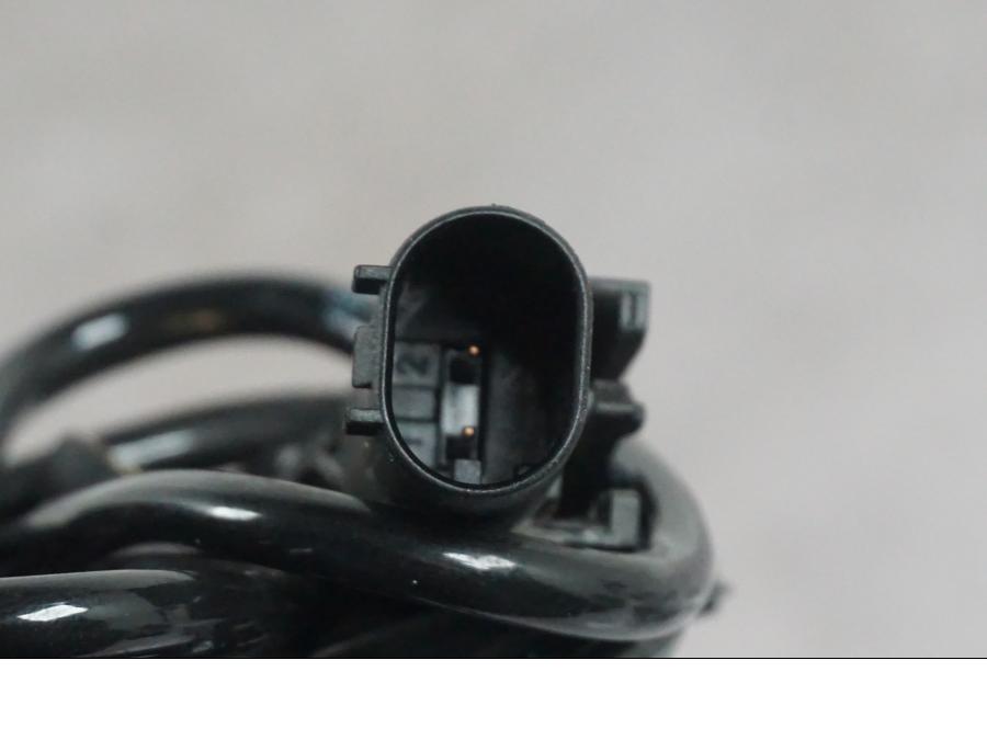 Snett nerifrån på ABS givare från en BMW K 1600 GTL -2015 motorcykel.