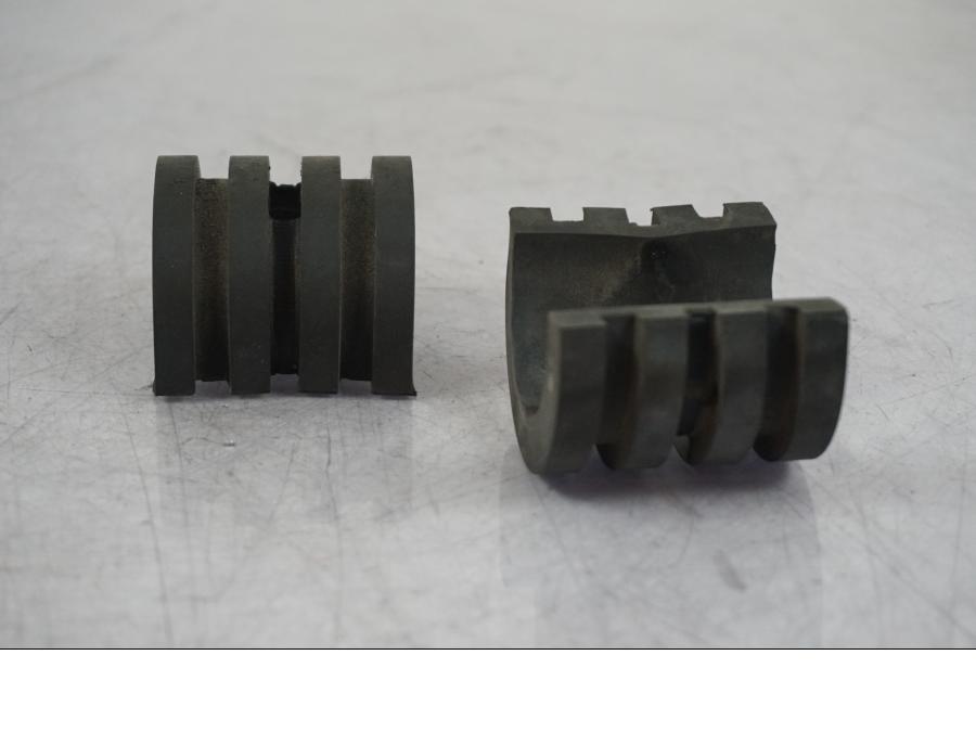 Höger sida på Bensintankskydd från en Suzuki VZ 800 -2000 motorcykel.