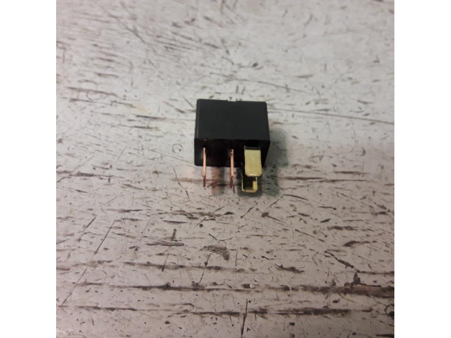 Framsidan pÄ RelÀ frÄn en Honda ADV 750 -2017 motorcykel.