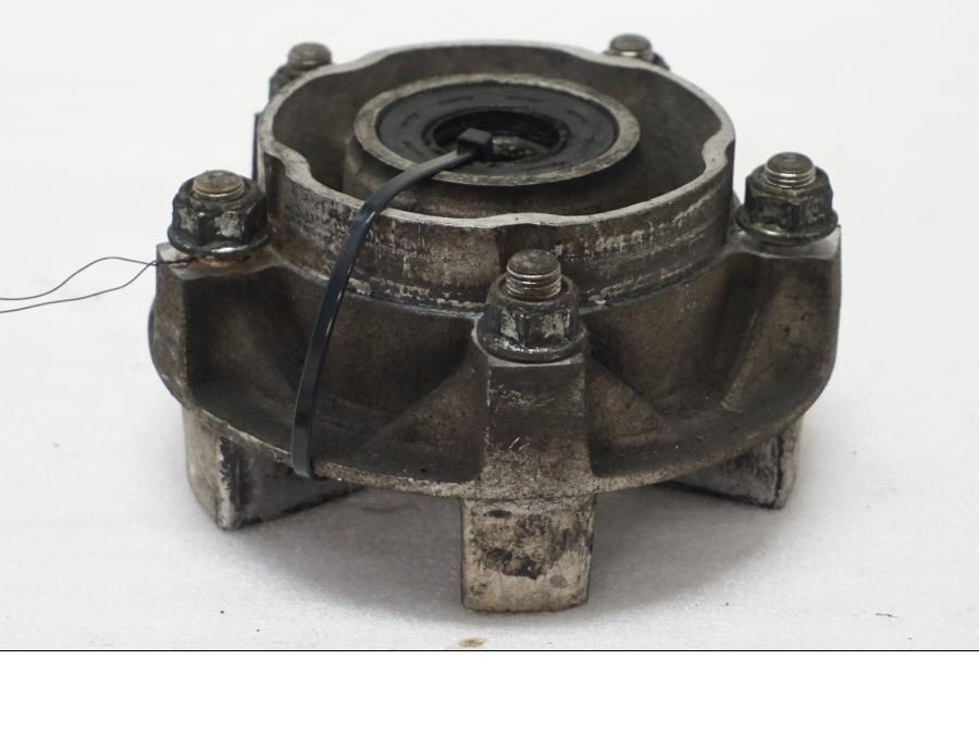 Framsidan på Drevfäste från en Honda CBR 900 RR -1998 motorcykel.