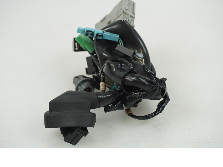 Vänster sida på Kablage från en Honda CBR 1000 -2005 motorcykel.