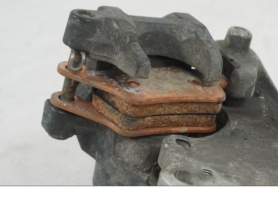 Snett nerifrÄn pÄ Bromsok frÄn en BMW F 800 GS -2008 motorcykel.