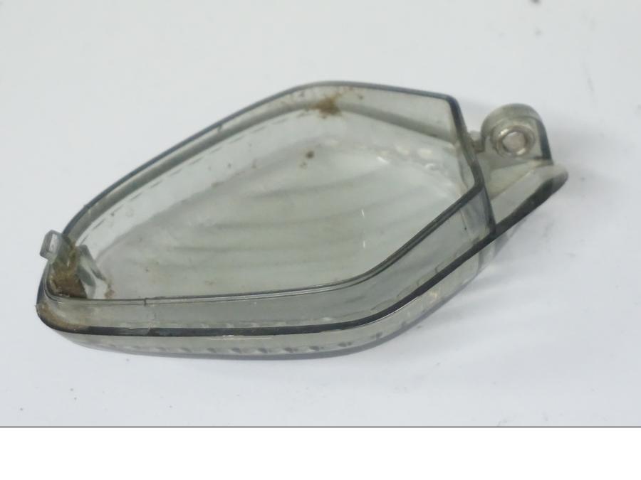 Vänster sida på Blinkersglas från en Honda CB 500 X -2015 motorcykel.