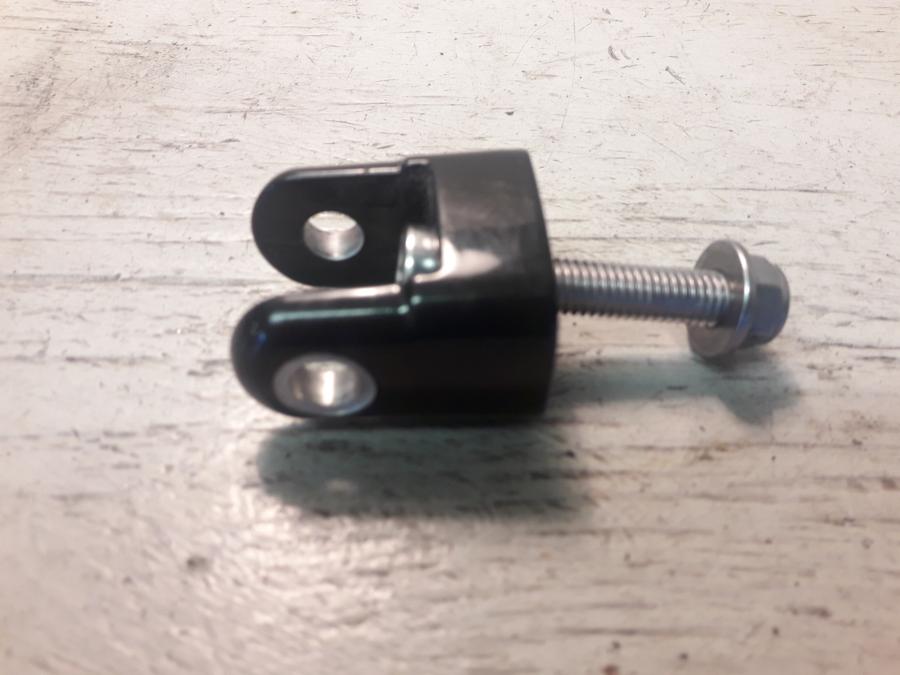 Baksidan på Fotpinnefäste från en Triumph Speed Twin -2019 motorcykel.