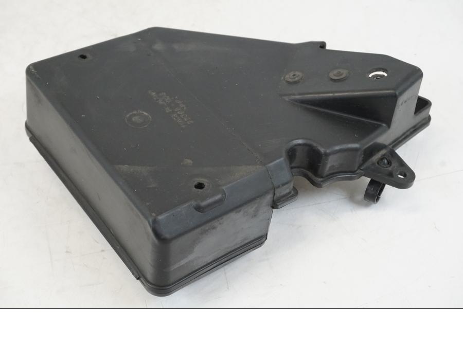 Snett uppifrån på Verktygslåda från en Kawasaki VN 800 -2000 motorcykel.