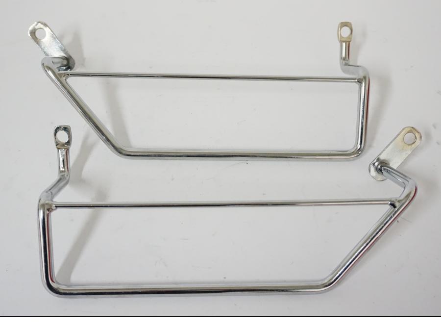 Höger sida på Väskbågar från en Honda VT 1100 C -1999 motorcykel.