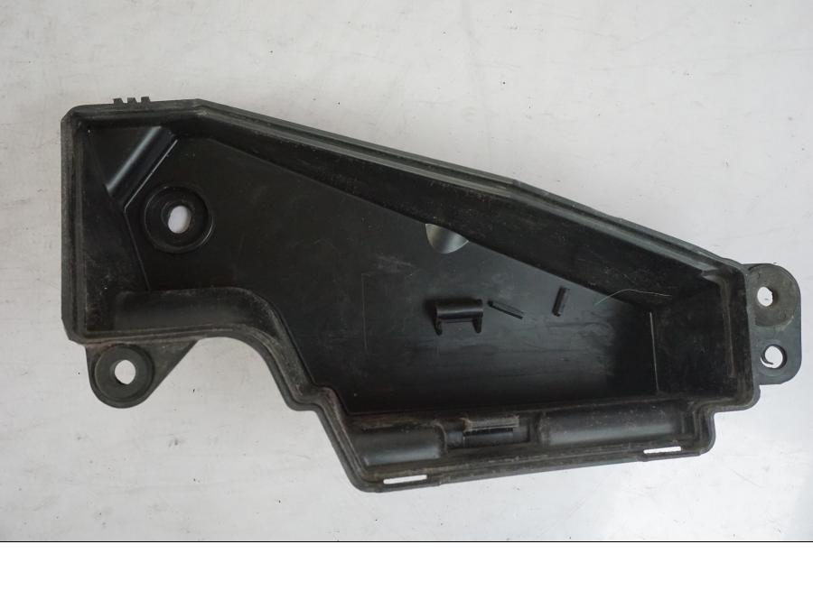 Extrabild1 på Verktygslåda från en Suzuki VL 800 -2002 motorcykel.