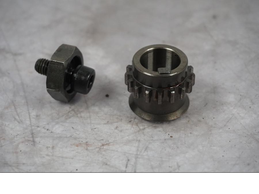 Baksidan på Kamkedjedrev från en Triumph Tiger Explorer -2016 motorcykel.