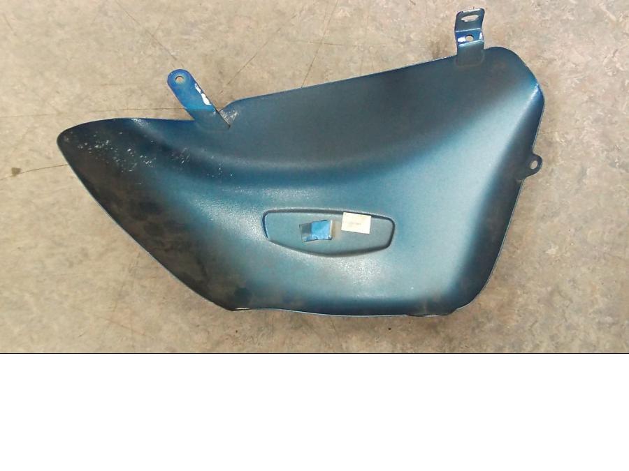 Baksidan på Sidopanel från en Triumph Rocket III -2006 motorcykel.