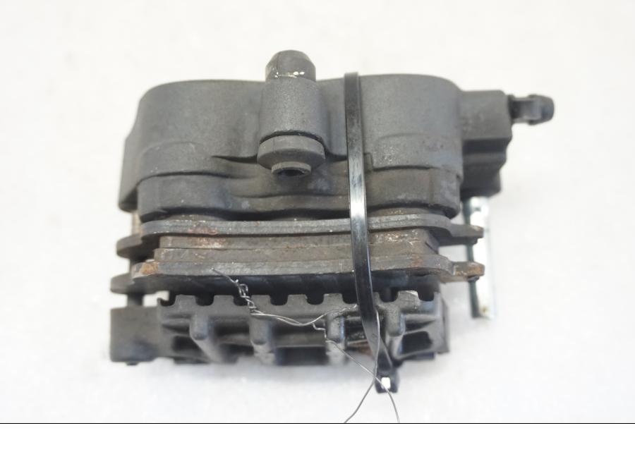 Snett uppifrån på Bromsok från en Honda CBR 1100 XX -1998 motorcykel.