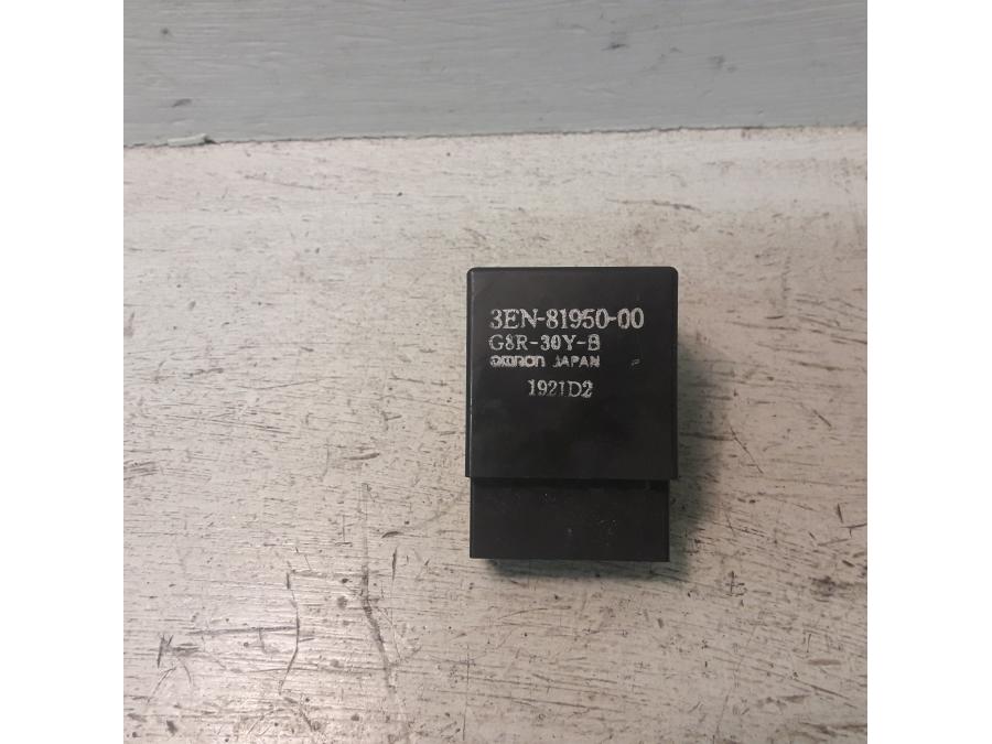 Framsidan på Bensinpumpsrelä från en Yamaha XVS 1100 -2001 motorcykel.