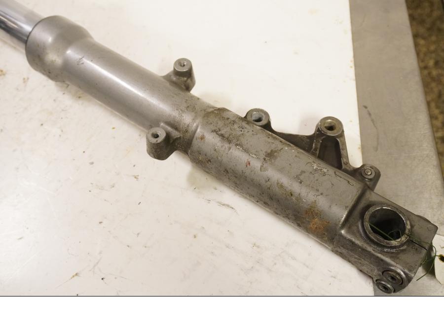 Snett uppifrån på Gaffelben från en Kawasaki ZX-6R -1997 motorcykel.