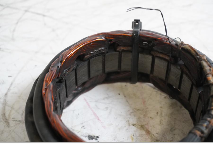 Baksidan på Generator från en Yamaha XJ 900 -1983 motorcykel.