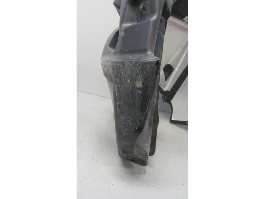 Snett nerifrÄn pÄ Bensintank frÄn en KTM 1290 Super Adventure -2018 motorcykel.