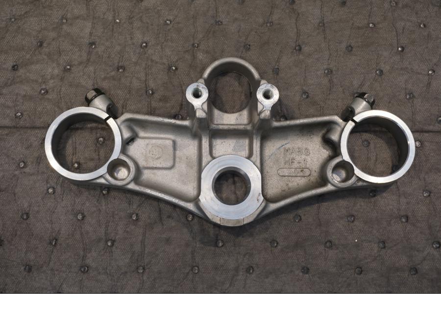 Baksidan pÄ Gaffelkrona frÄn en Honda CBR 900 RR -1999 motorcykel.