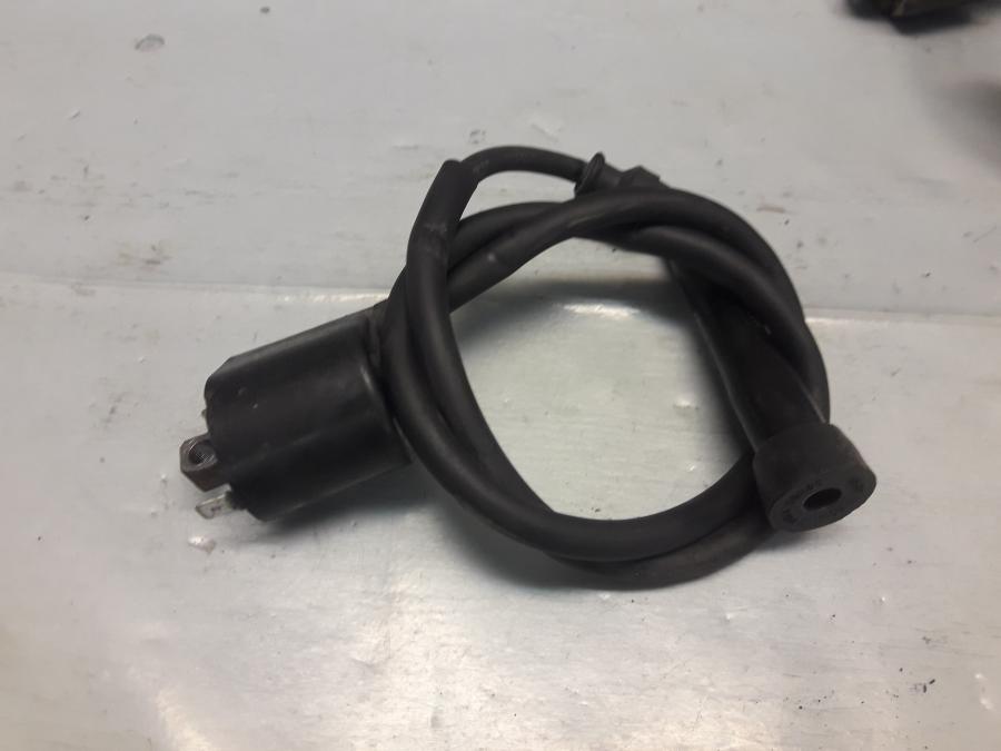 Framsidan på Tändspole från en Suzuki VL 800 -2009 motorcykel.