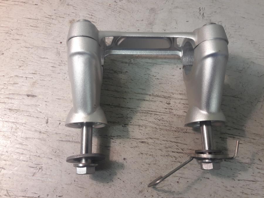 Höger sida på Styrfäste från en Triumph Speed Twin -2019 motorcykel.