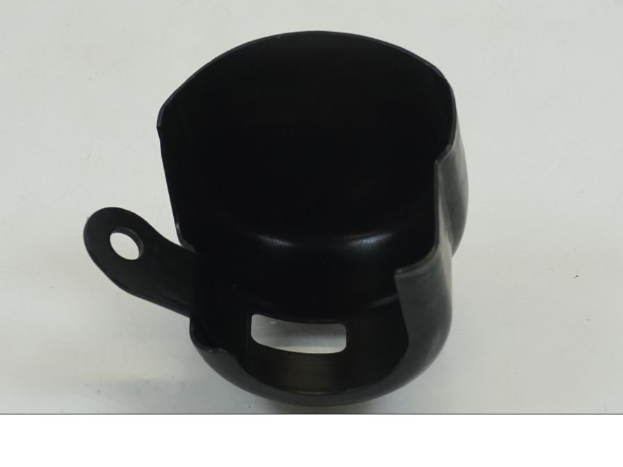 Baksidan på Bromsvätskebehållarkåpa från en Yamaha XVS 1100 -2003 motorcykel.