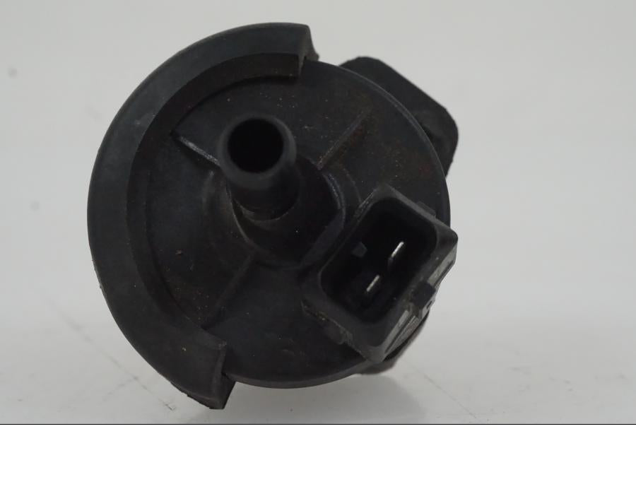 Höger sida pÄ Fuel Evap System frÄn en BMW R Ninet -2017 motorcykel.