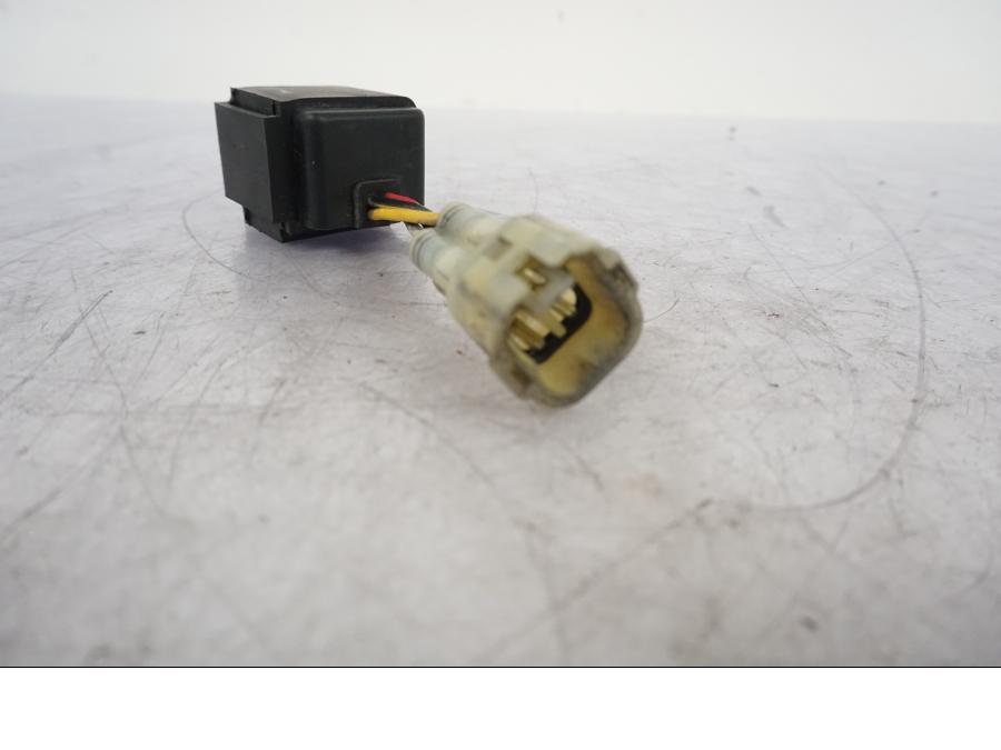 Snett uppifrån på Bensinpumpsrelä från en Kawasaki VN 1500 -2003 motorcykel.