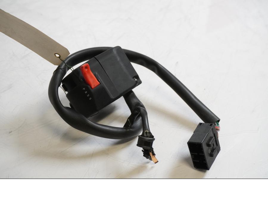 Baksidan på Styrelreglage från en Triumph Street Triple -2011 motorcykel.