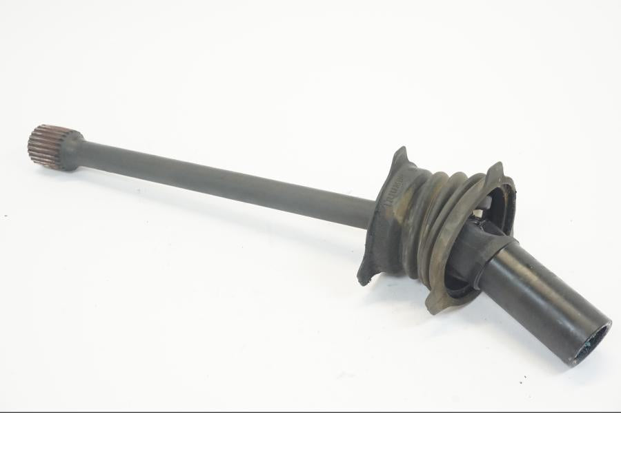 Vänster sida på Kardanaxel från en Triumph Rocket III -2007 motorcykel.