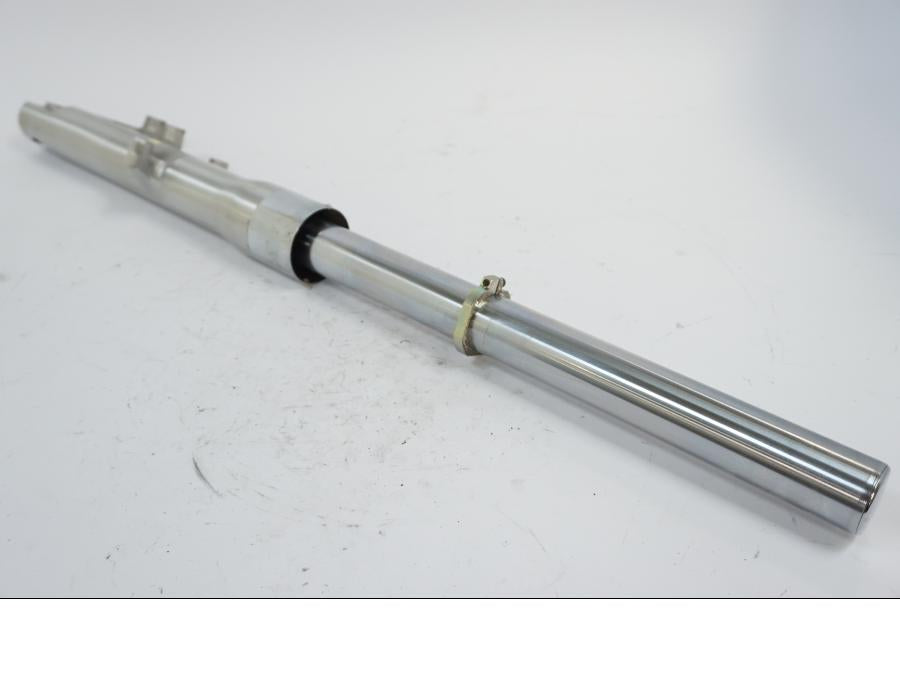 Vänster sida på Gaffelben från en Kawasaki VN 1500 -2002 motorcykel.