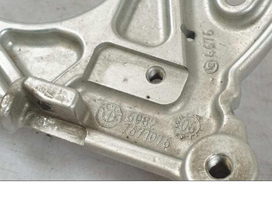 Extrabild1 på Fotpinnefäste från en BMW R 1200 R -2007 motorcykel.