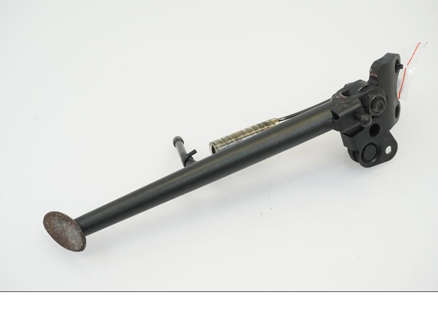 Snett nerifrån på Sidostöd från en Kawasaki ZX-10R -2008 motorcykel.