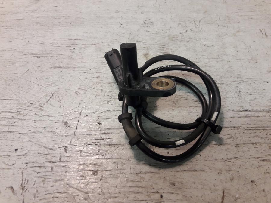 Framsidan på ABS givare från en Kawasaki GTR 1400 -2012 motorcykel.