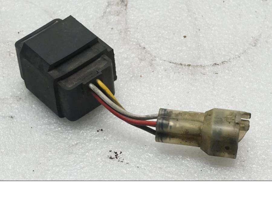 Baksidan på Relä från en Kawasaki VN 1500 Mean Streak -2003 motorcykel.