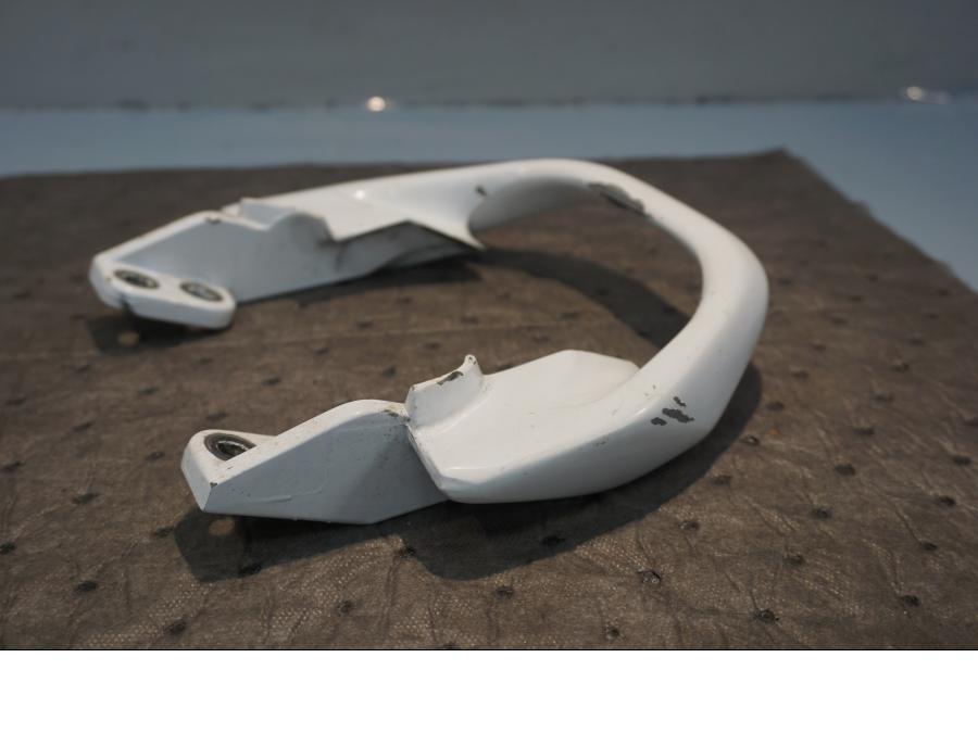 Höger sida på Passagerarhandtag från en Honda NSR 125 -1998 motorcykel.