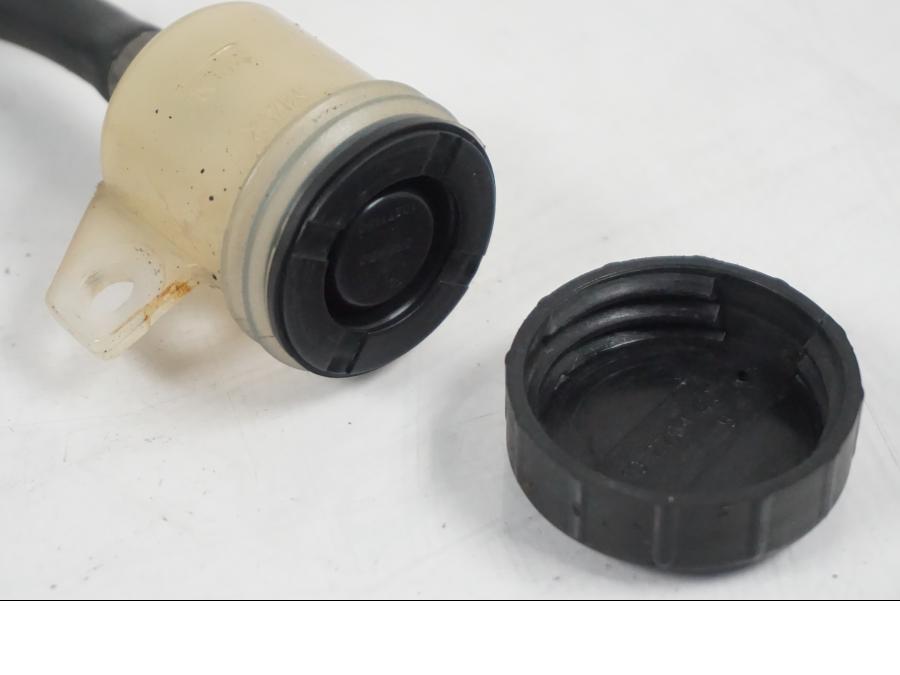 Extrabild2 på Bromsvätskebehållare från en BMW F 650 CS -2002 motorcykel.