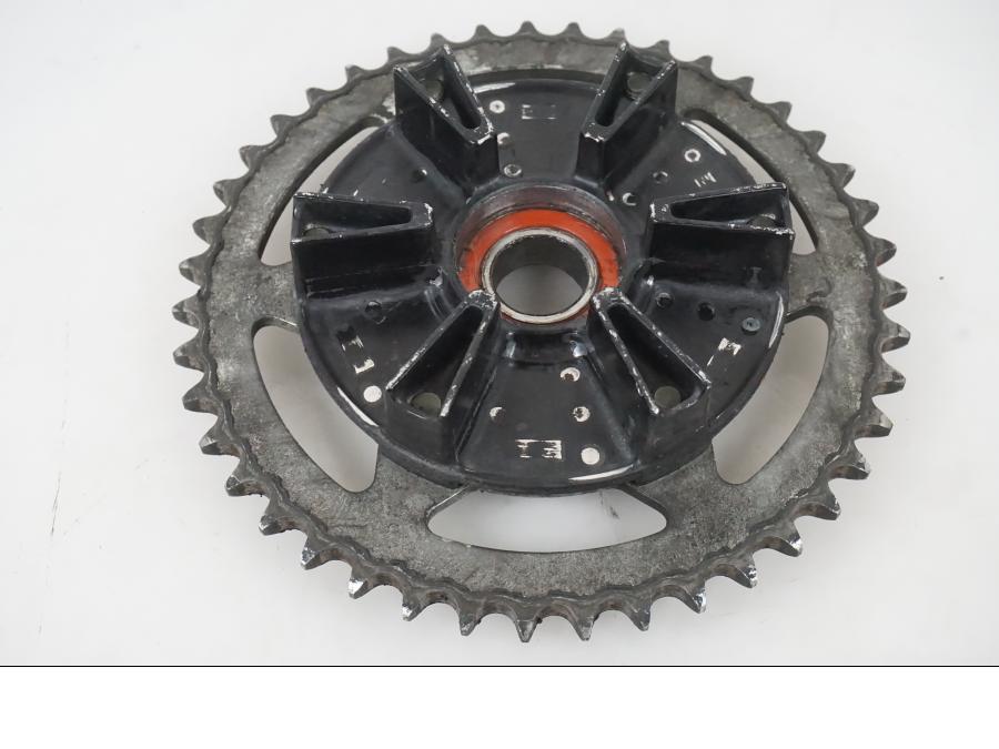 Vänster sida på Drevfäste från en Yamaha YZF 1000 R1 -2001 motorcykel.