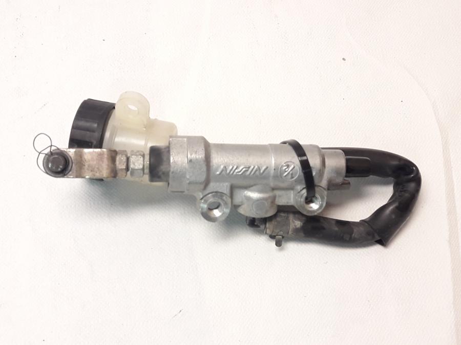 Framsidan på Bromshuvudcylinder från en Yamaha XT 660 R -2004 motorcykel.