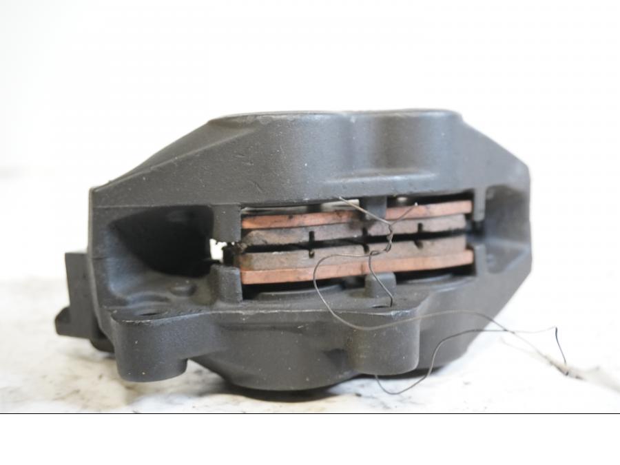 Höger sida på Bromsok från en BMW K 1200 RS -2003 motorcykel.