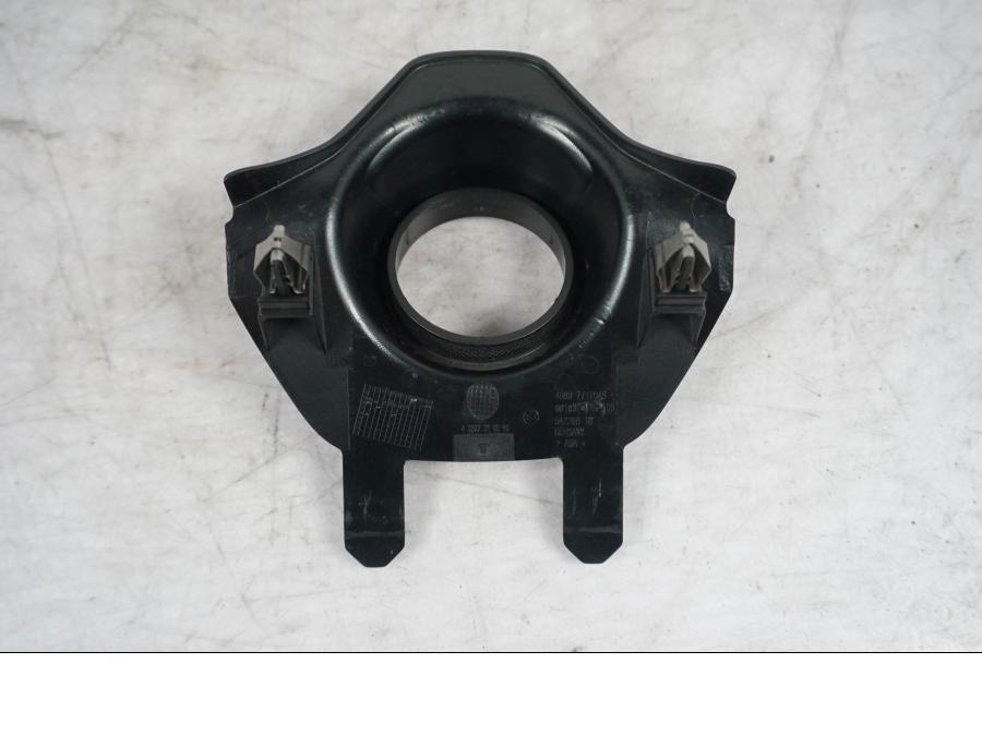 Baksidan på Tändningslåskåpa från en BMW S 1000 XR -2019 motorcykel.