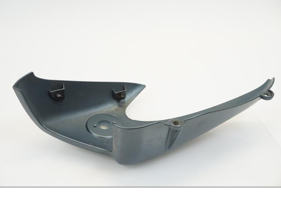 Snett uppifrån på Bensintankskåpa från en BMW R 1150 R -2002 motorcykel.