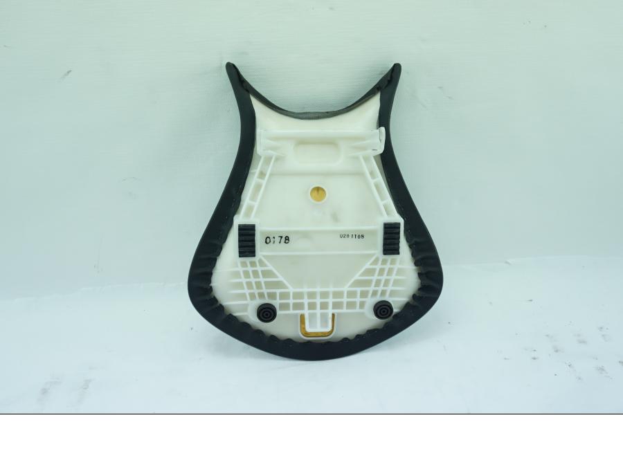 Baksidan på Sadel från en Kawasaki ZX-6R -2008 motorcykel.