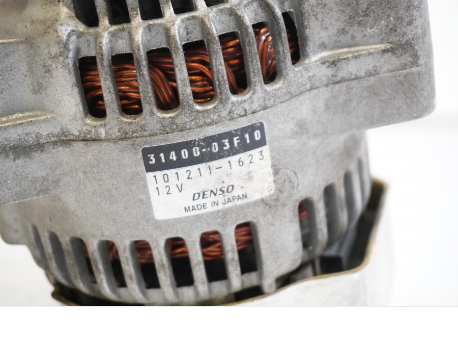 Höger sida pÄ Generator frÄn en Suzuki GSX 750 -1998 motorcykel.