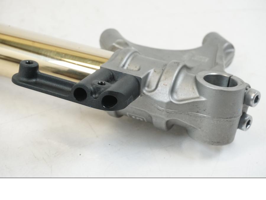 Extrabild5 på Gaffelben Öhlins från en Triumph Speed Triple -2021 motorcykel.